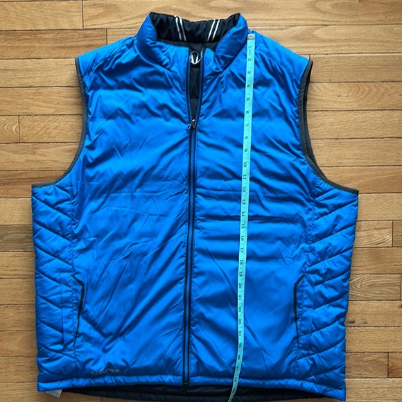 Sunice Men’s Michael Black Reversible Insulated Vest - Picture 10 of 11